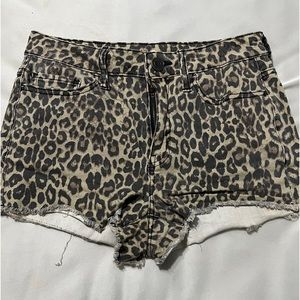Cut off leopard print shorts